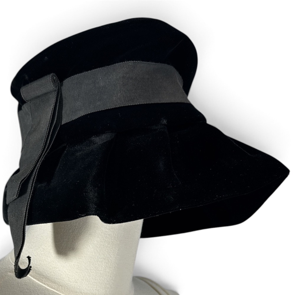 Vintage Black Velvet Cloche Hat Union Made 1920s Flapper Style Ribbon Bow 21in